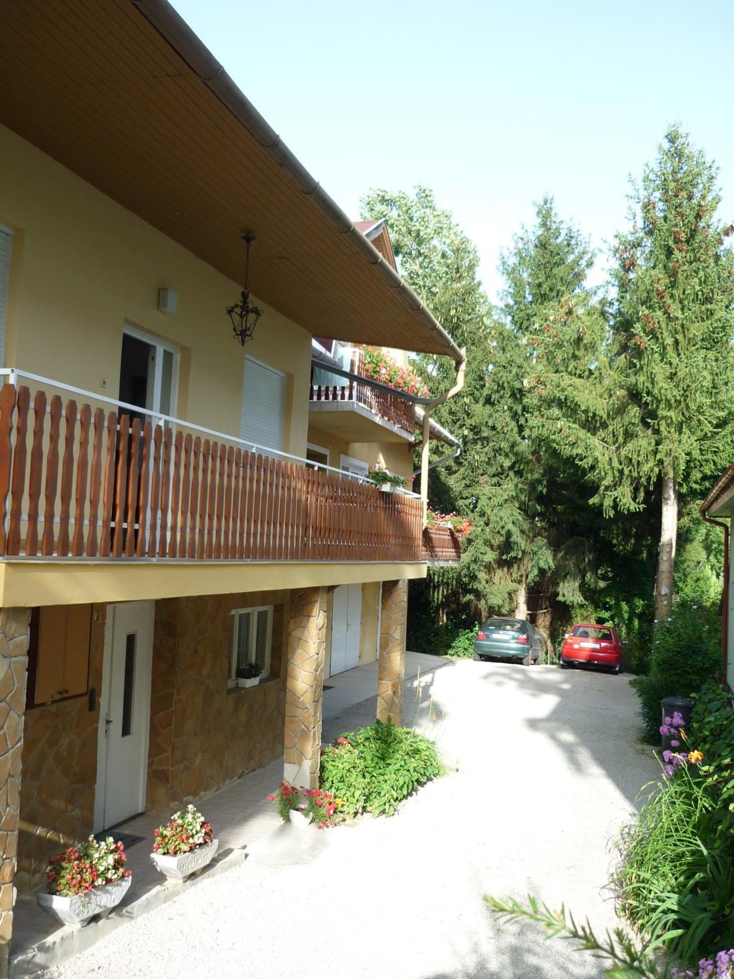 Attila Apartmanhaz Hotel Hévíz Екстериор снимка