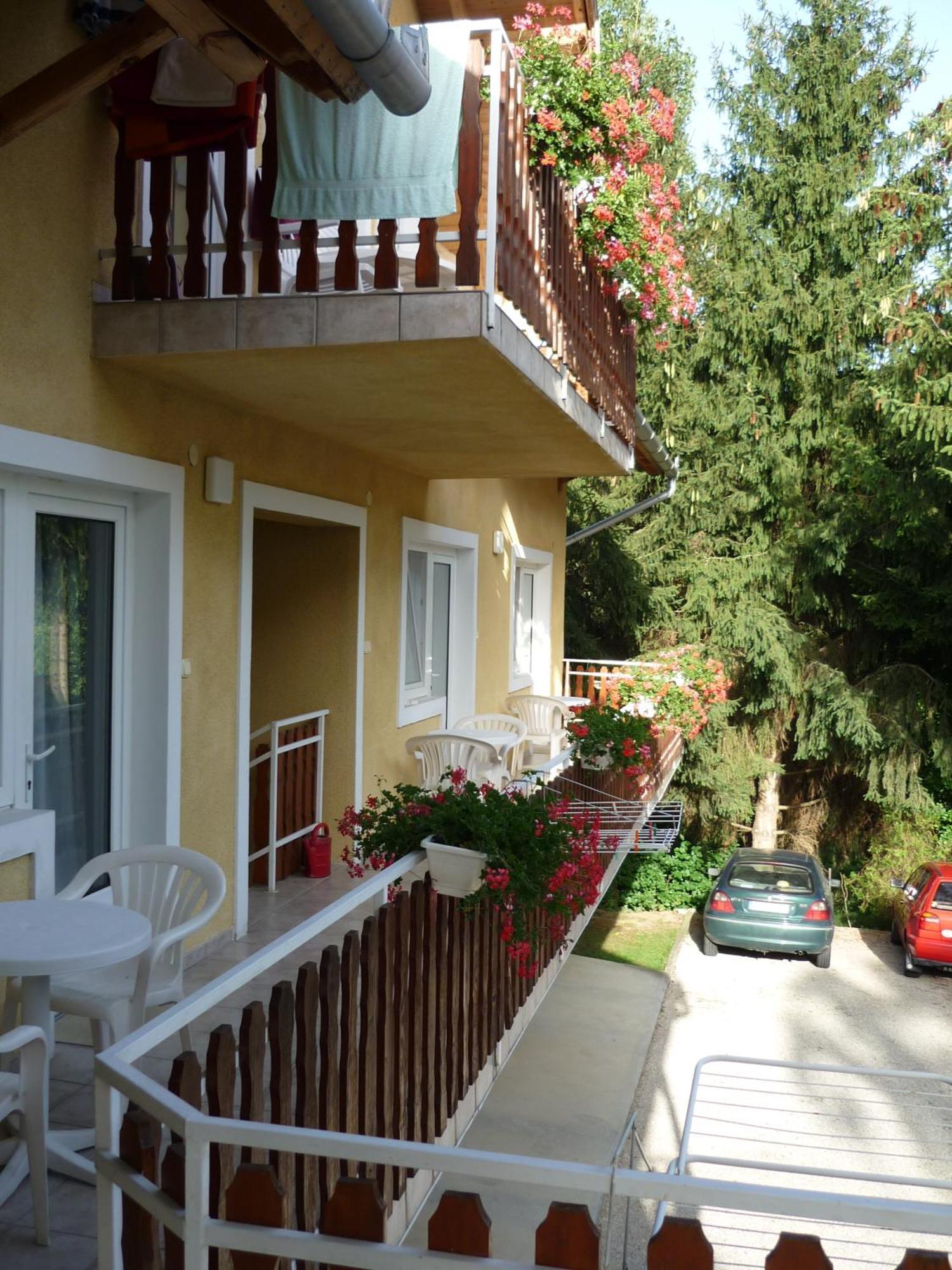 Attila Apartmanhaz Hotel Hévíz Екстериор снимка