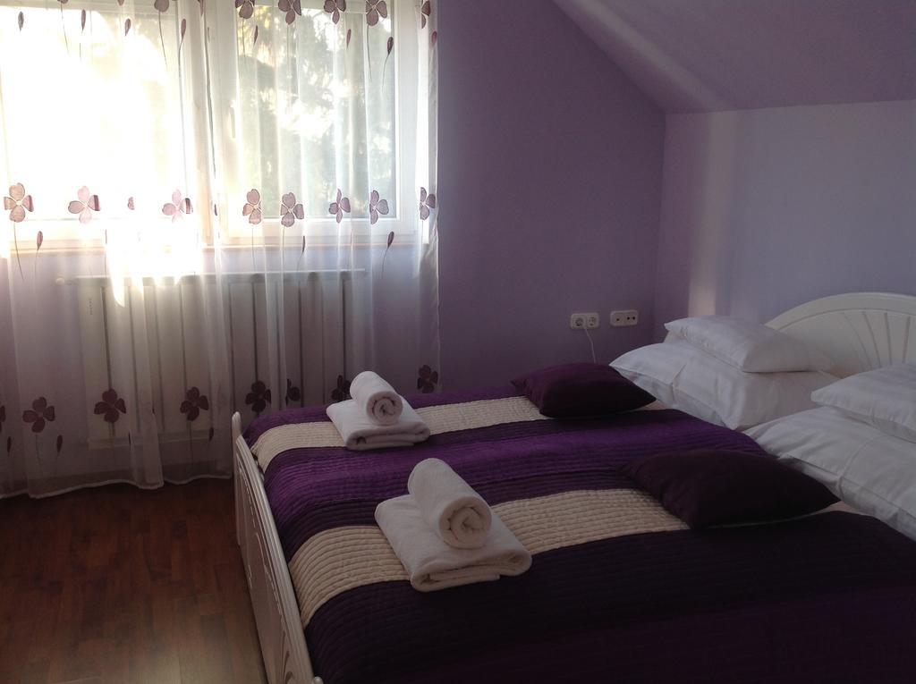 Attila Apartmanhaz Hotel Hévíz Стая снимка