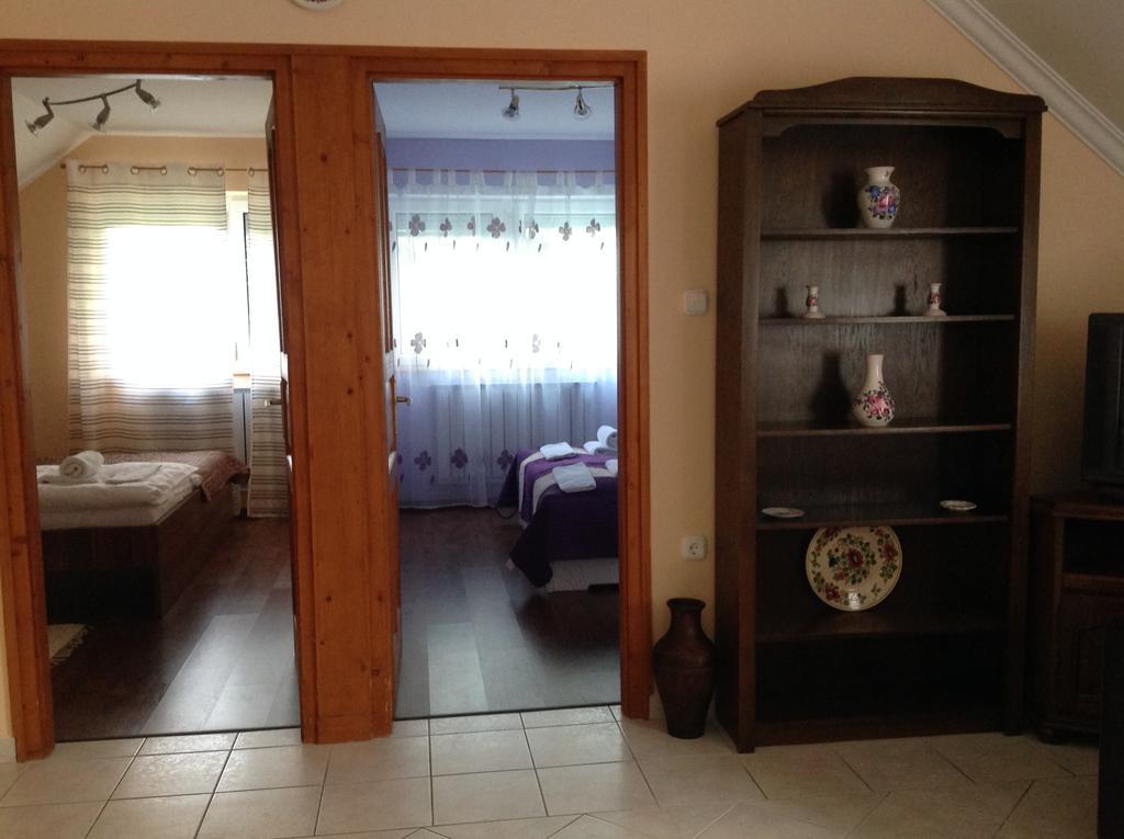Attila Apartmanhaz Hotel Hévíz Стая снимка