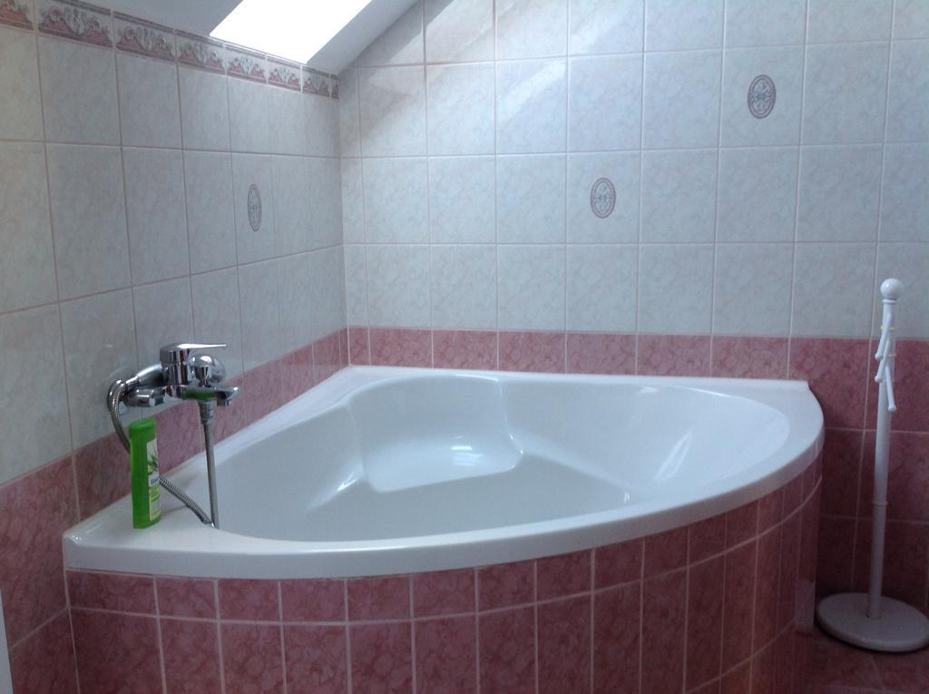 Attila Apartmanhaz Hotel Hévíz Стая снимка
