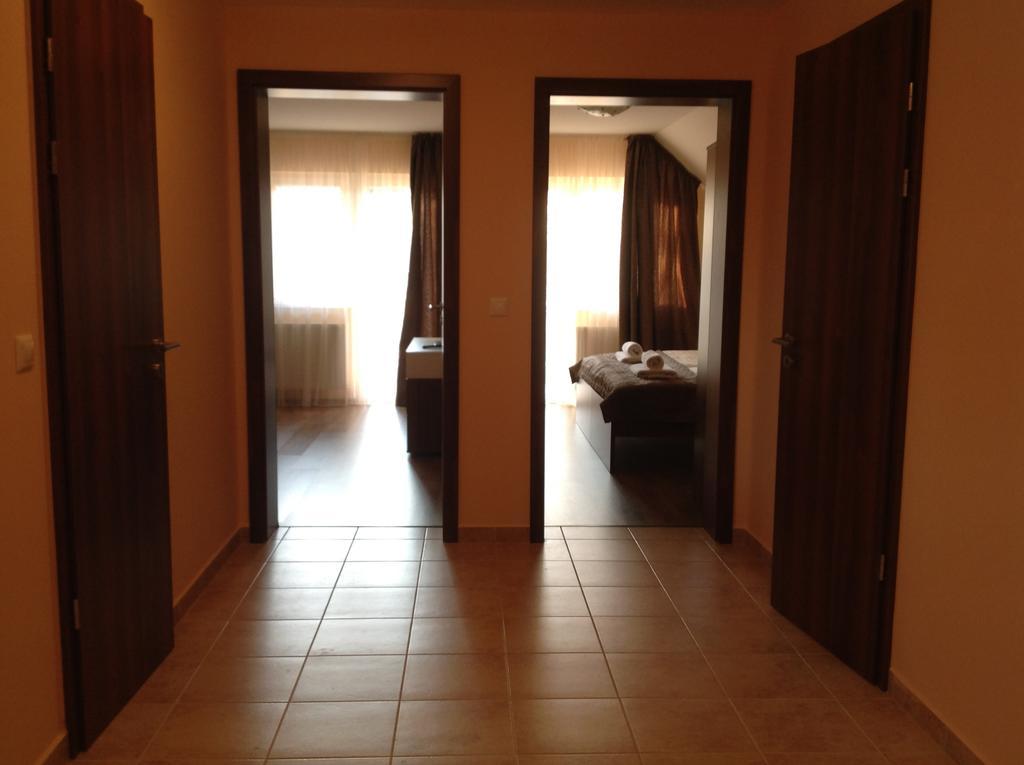 Attila Apartmanhaz Hotel Hévíz Стая снимка