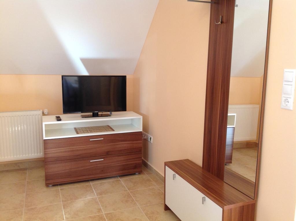 Attila Apartmanhaz Hotel Hévíz Стая снимка