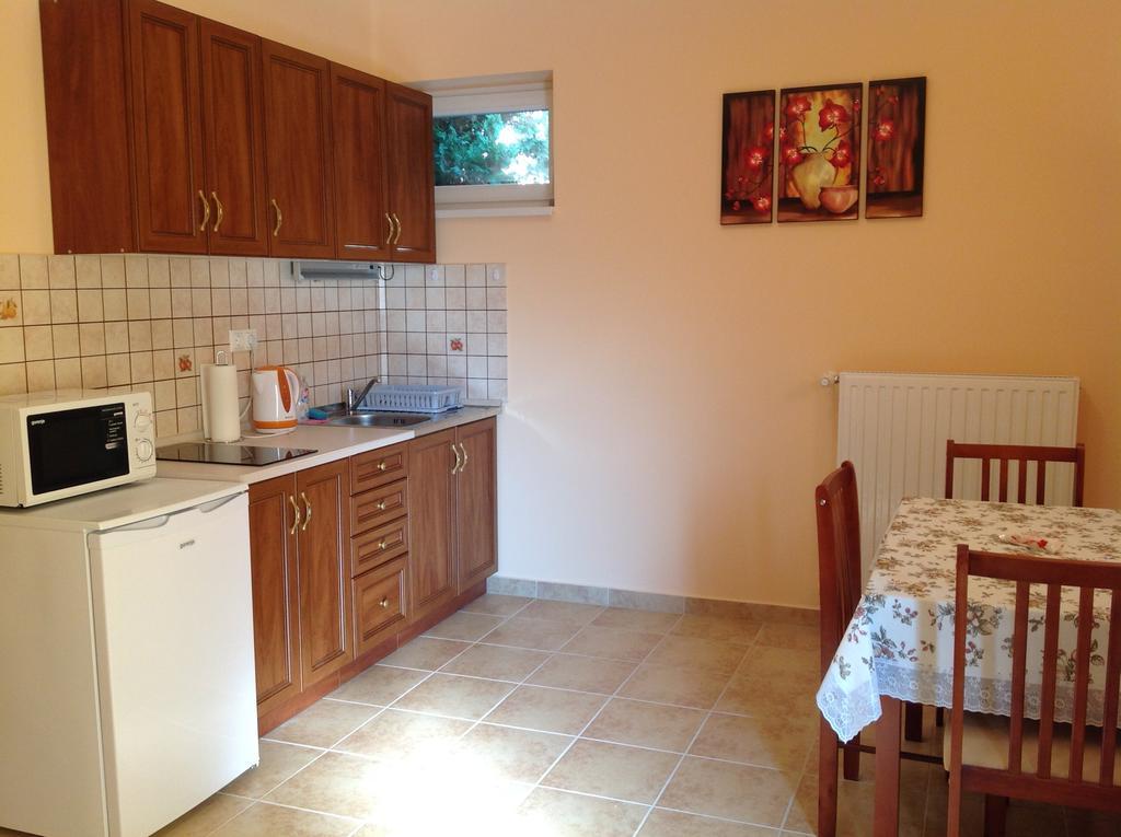 Attila Apartmanhaz Hotel Hévíz Стая снимка