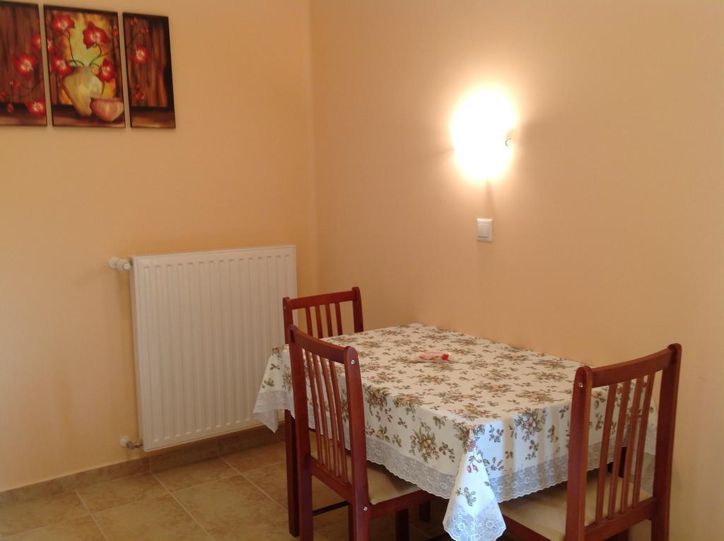 Attila Apartmanhaz Hotel Hévíz Стая снимка