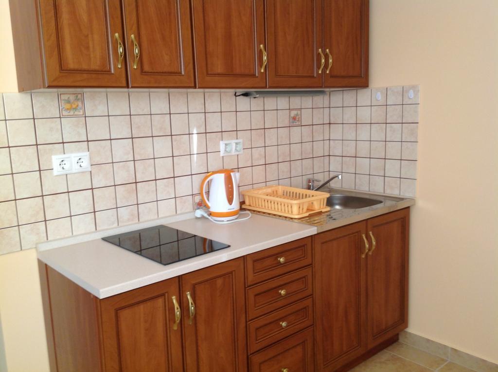 Attila Apartmanhaz Hotel Hévíz Стая снимка