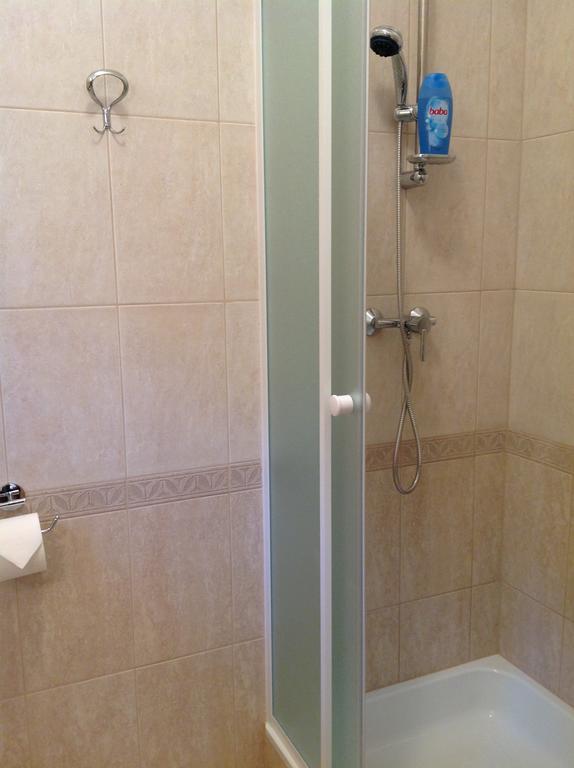 Attila Apartmanhaz Hotel Hévíz Стая снимка
