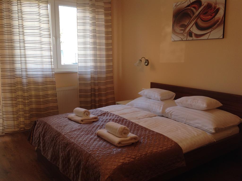 Attila Apartmanhaz Hotel Hévíz Стая снимка