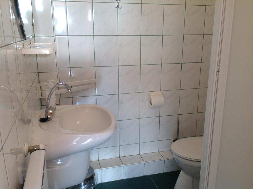 Attila Apartmanhaz Hotel Hévíz Екстериор снимка