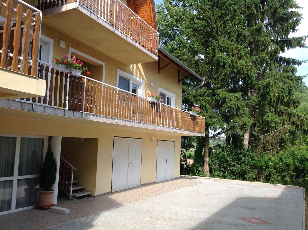 Attila Apartmanhaz Hotel Hévíz Екстериор снимка