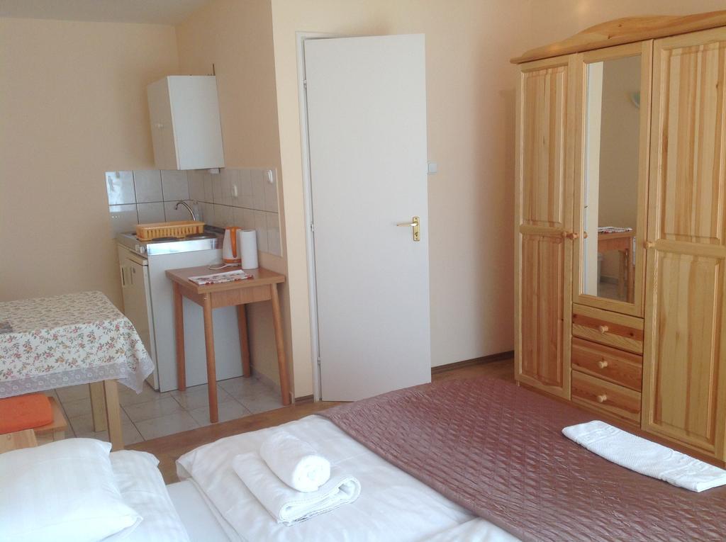 Attila Apartmanhaz Hotel Hévíz Екстериор снимка